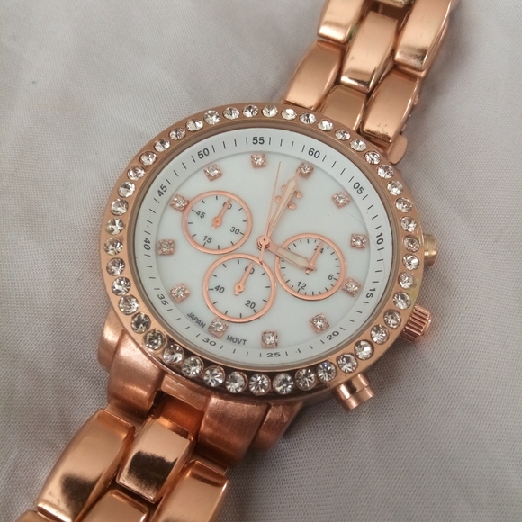 Charming charlie gold japan movement chronograph wrist watch timepiece